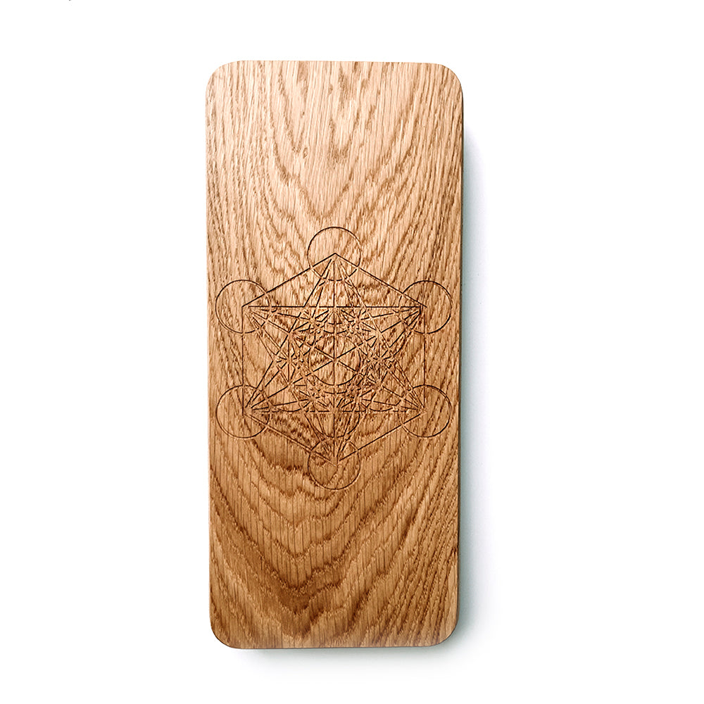 Eco-friendly oak wood used in the construction of the Sadhu Board for sustainable practices.